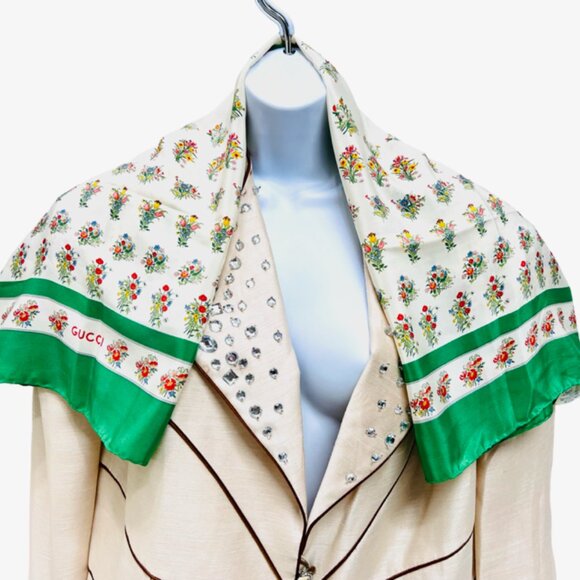 Vgt GUCCI Flora !00% Silk Scarf  34"x34"  White Green Red Floral Logo Print (45 - Picture 3 of 10